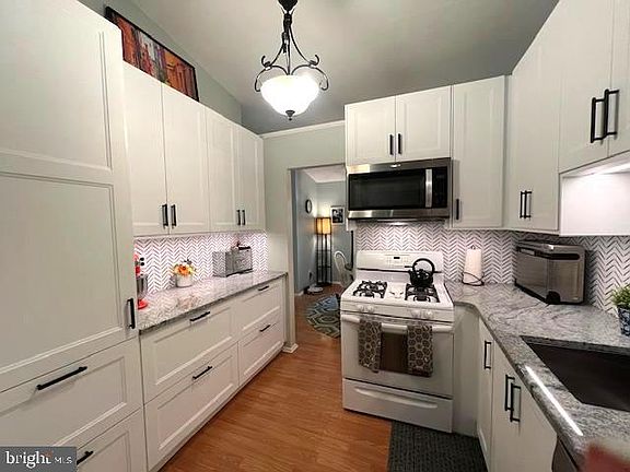 5th image of 534 Wood Mill Dr