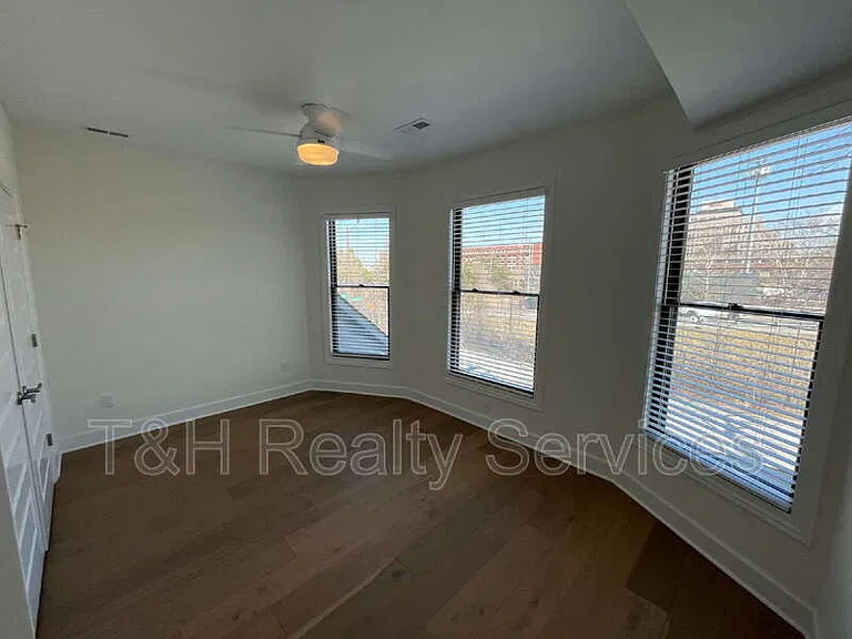 822 Union St — Photo 11