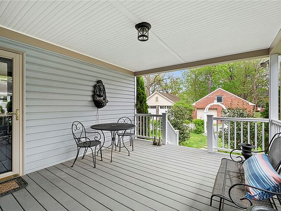 3rd image of 212 Pine Rd