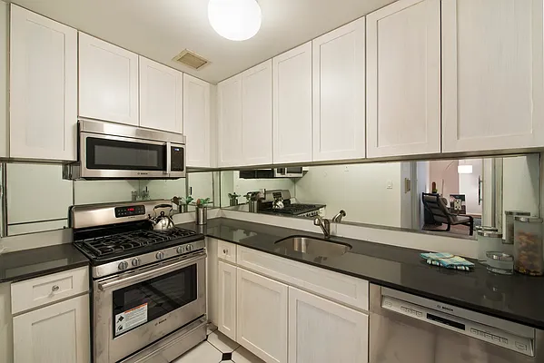 Sold by Nest Seekers International | media 11