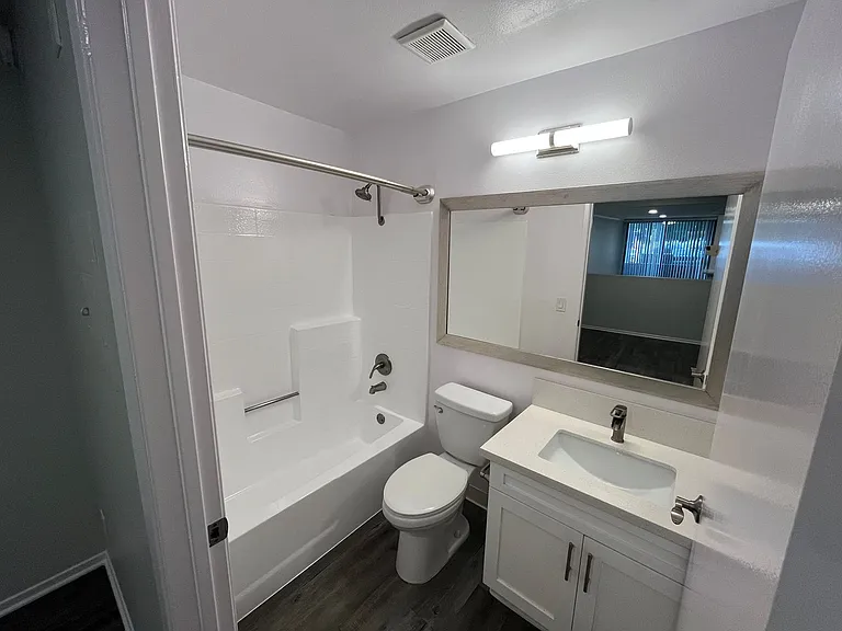 1223 Federal Ave — Photo 38