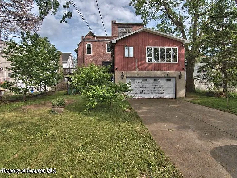 533 Quincy Ave — Photo 4
