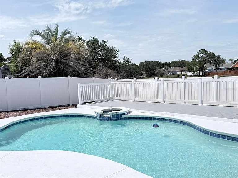 906 Berwick Dr — Photo 22