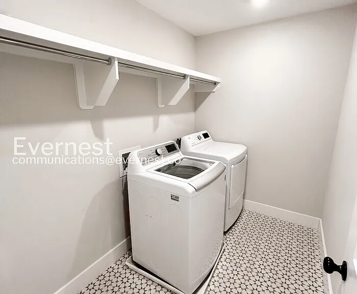2146 Burns St — Photo 18