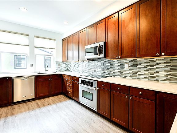 2nd image of 303 Bautista Pl #1