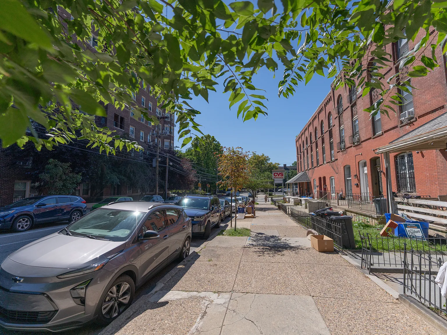 3 bed, 875 sqft, $2,000 — Photo 2
