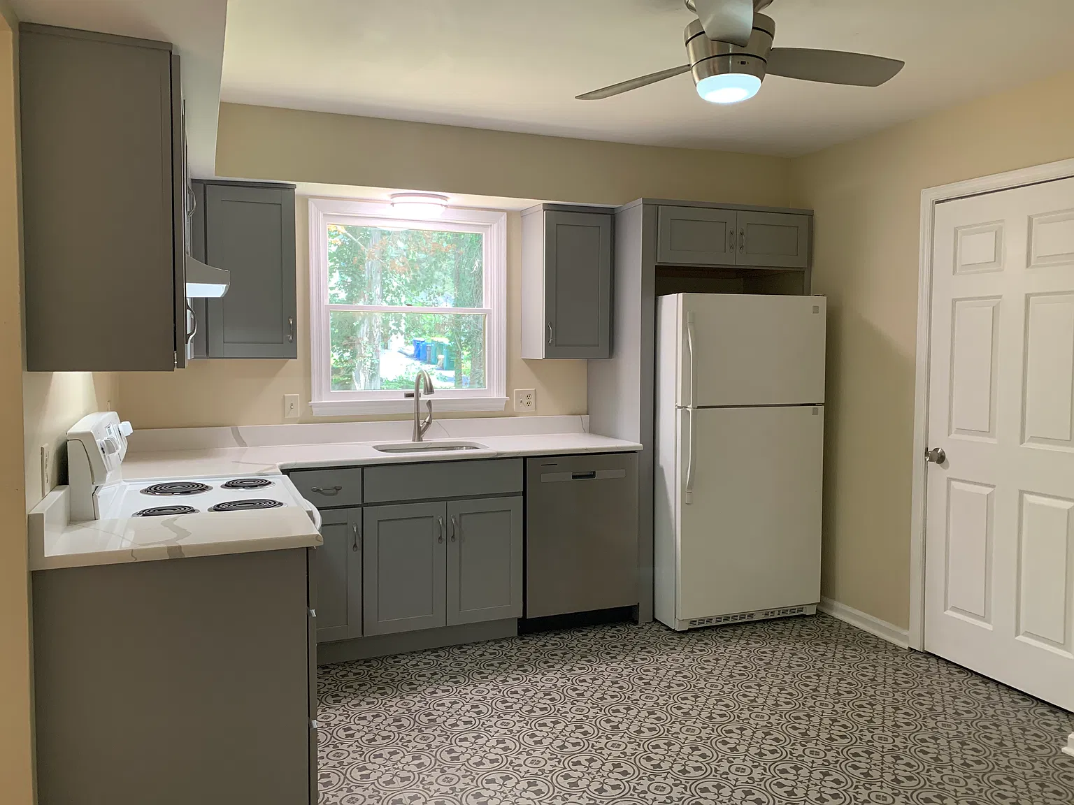 4 bed, 1556 sqft, $3,250 — Photo 4