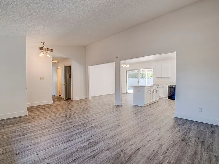 5461 Palmyra Ave — Photo 13