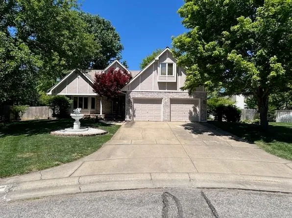 1215 N Fieldcrest Ct, Wichita, KS 67212