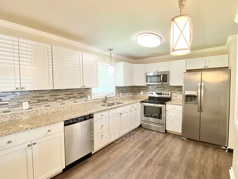 37 Pennwood Dr — Photo 5