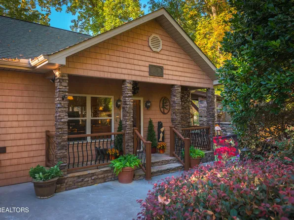 726 Plantation Dr, Pigeon Forge, TN 37863
