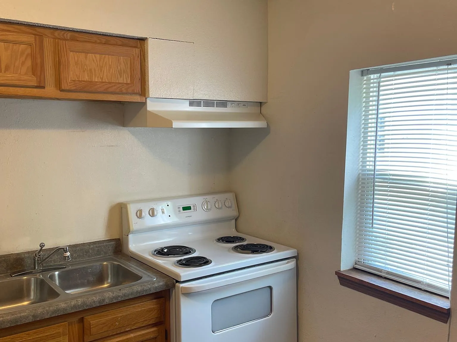 2 bed, $1,077 — Photo 2