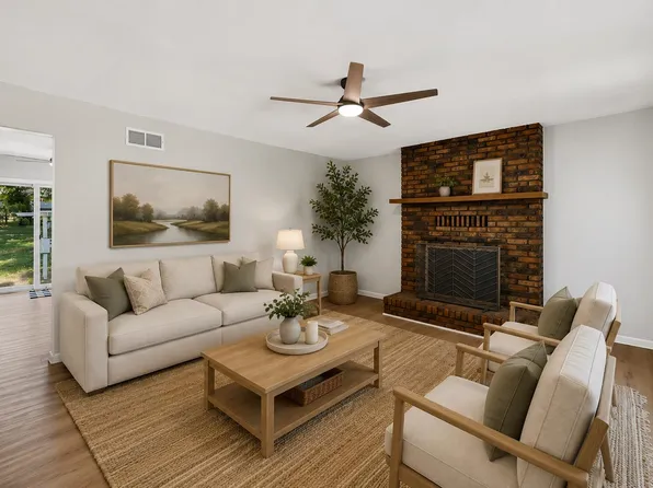 1121 Debra Ln, Madison, WI 53704