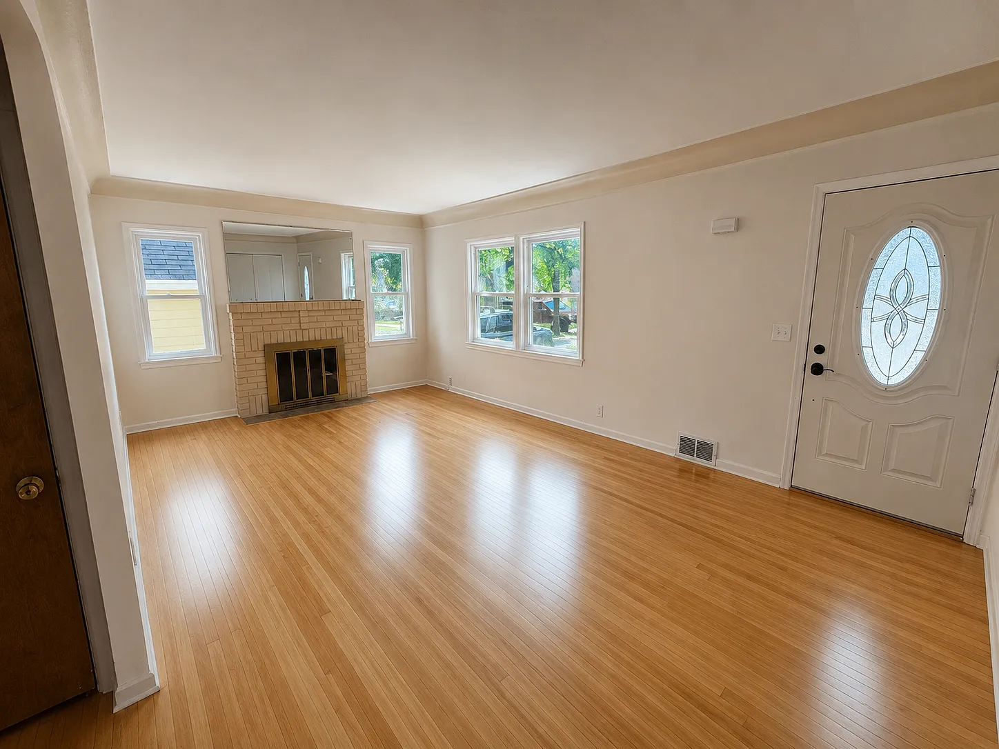 5 bed, 2445 sqft, $2,550 — Photo 3