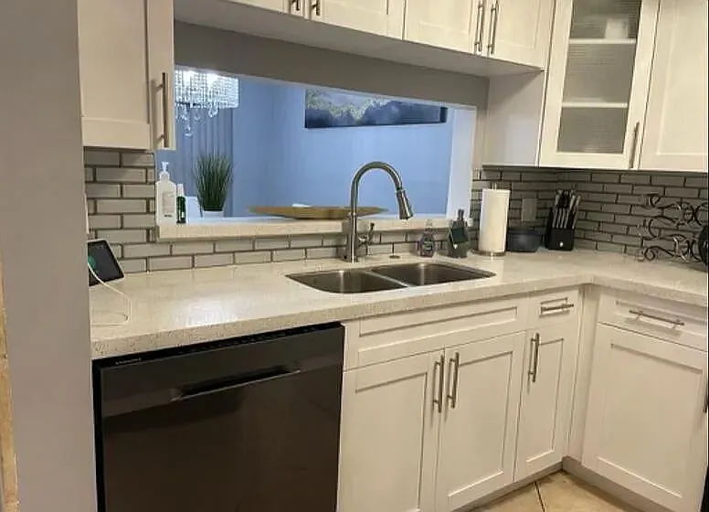 3 bed, 1279 sqft, $3,490 — Photo 2