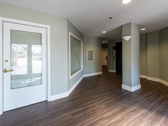 5th image of 9425 35th Ave NE APT 207