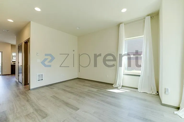 3655 Pine Rd NE — Photo 6