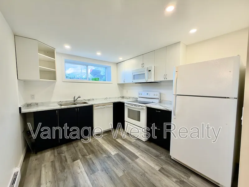 2 bed, 1.0 bath, 900 sqft, $1,900 — Photo 2