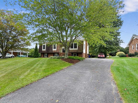 5th image of 206 Maywood St