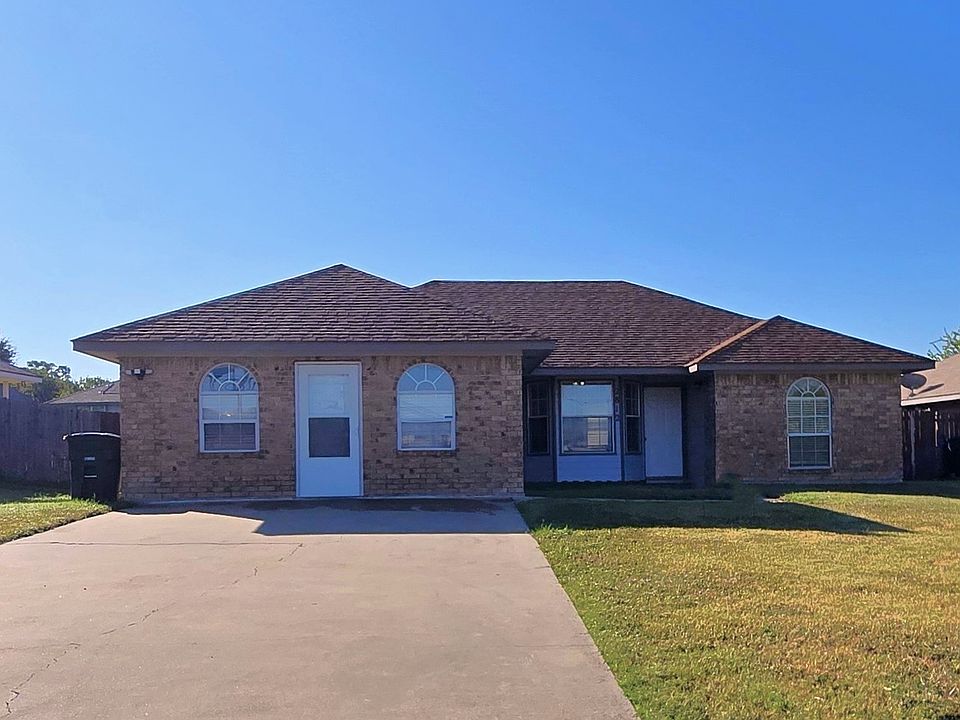 2812 Fieldstone 1 front 10-27-25_10282025