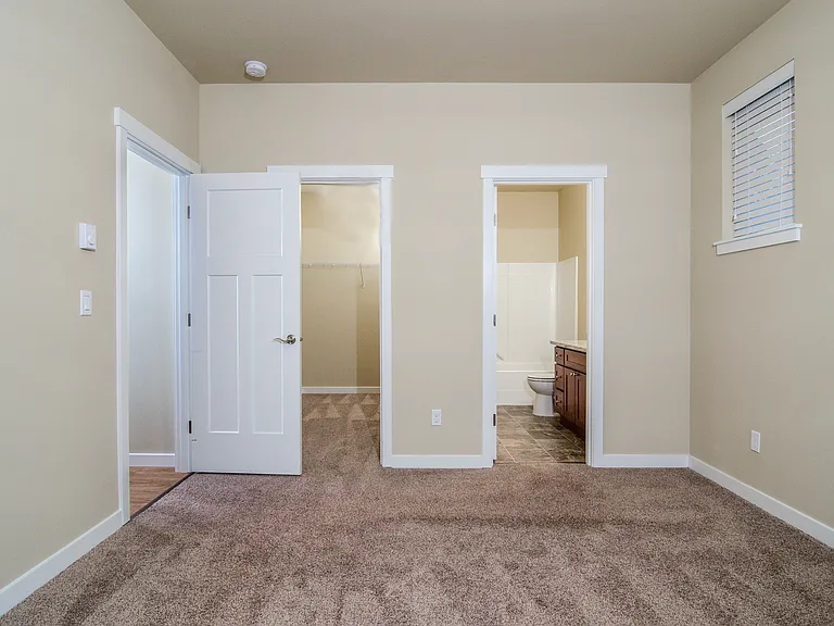 1663 Burnside Pl #A — Photo 10