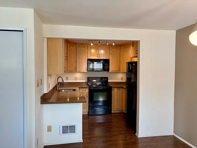 735 N 95th St #C2 — Photo 12