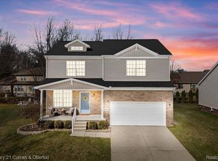 292 Wood Ct, Howell, MI