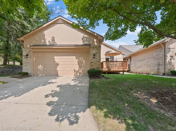 35595 Court Ridge Ct, Farmington, MI 48335