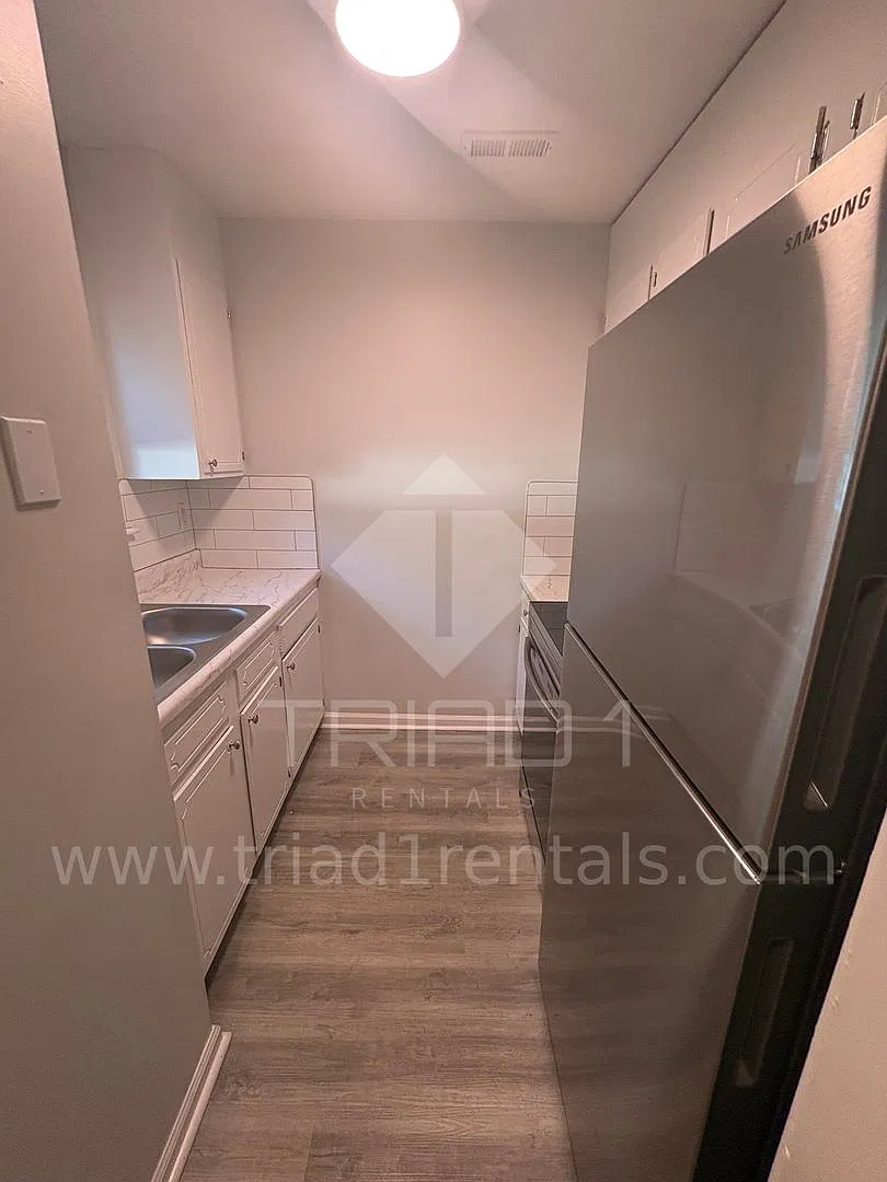 Mosby Townhouses - G — Photo 4