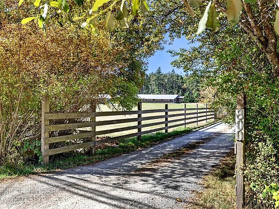 2nd image of 800 Lower Ganges Rd