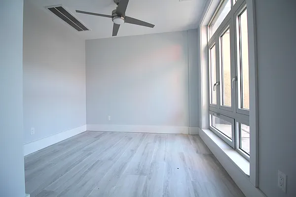 Rented by Nooklyn NYC LLC | media 18