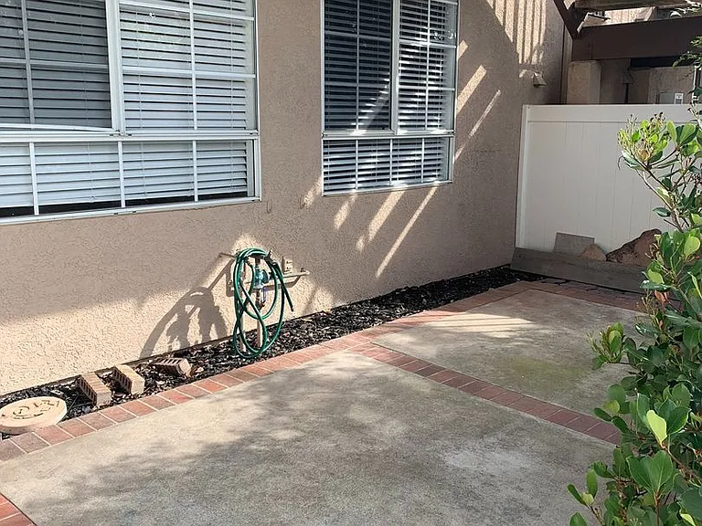 25 Roble — Photo 3