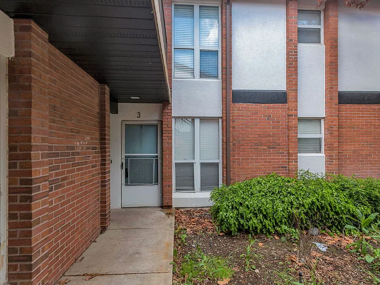 770 N Main St #11 — Photo 4