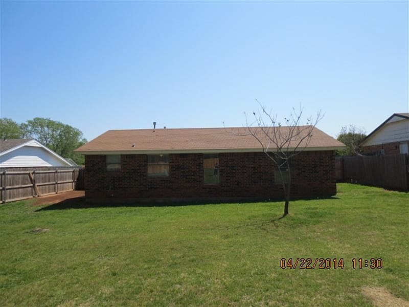 2nd image of 801 N Ramblin Oaks Dr