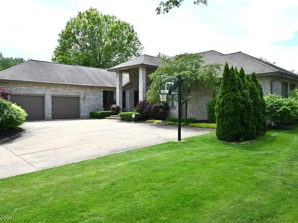 370 Shadydale Dr, Canfield, OH 44406