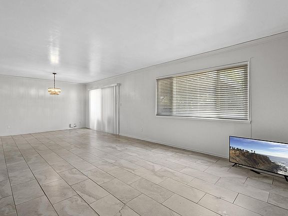 5th image of 13106 Montague St