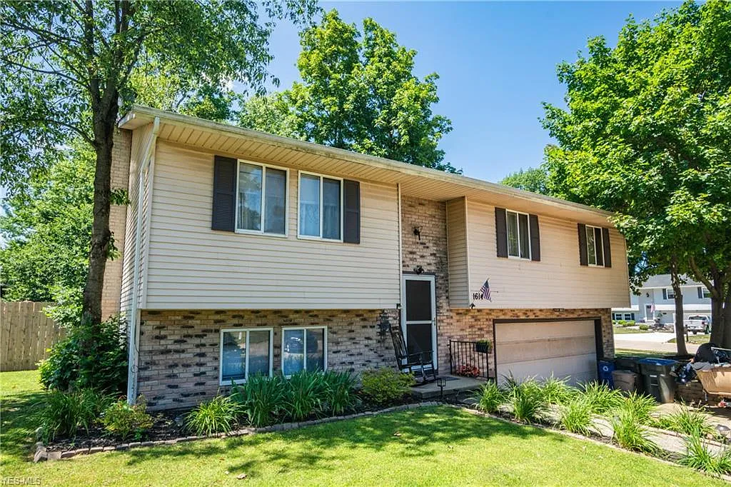 1614 Wiltshire Dr photo 1