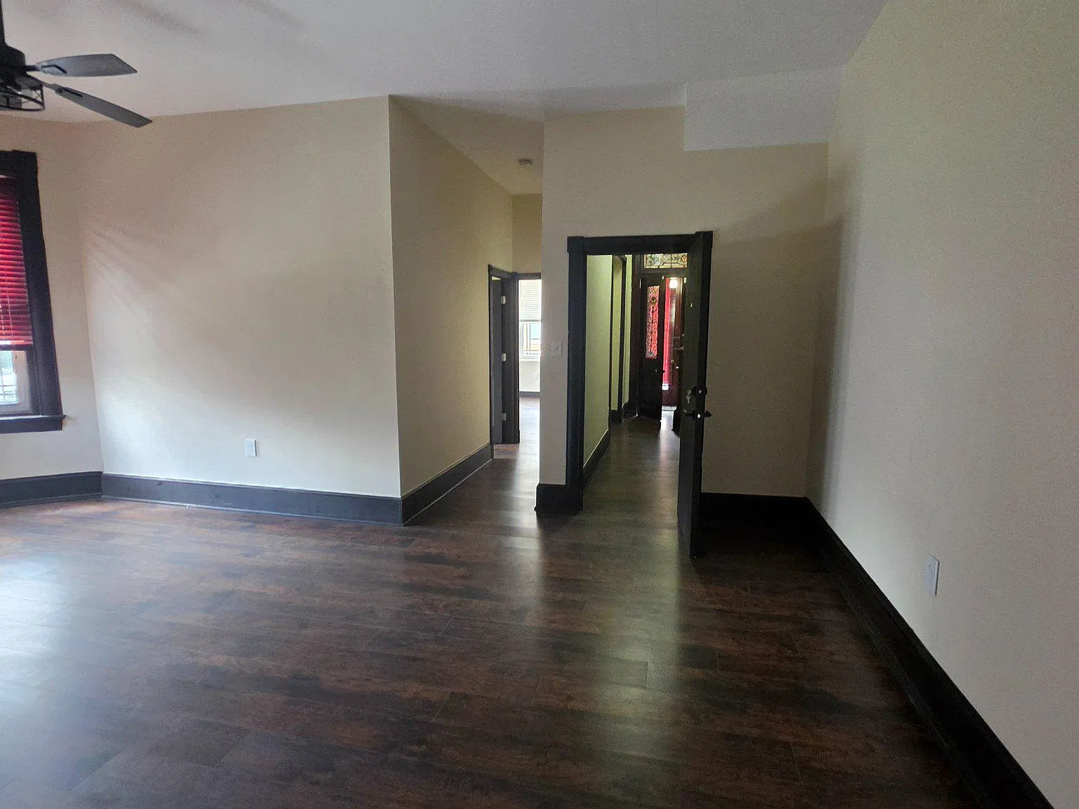 2 bed, 1.0 bath, 2412 sqft, $2,350 — Photo 4
