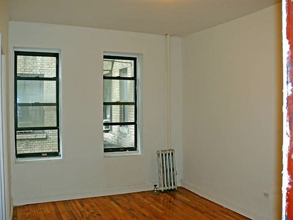 5th image of 208 W 23rd St APT 300