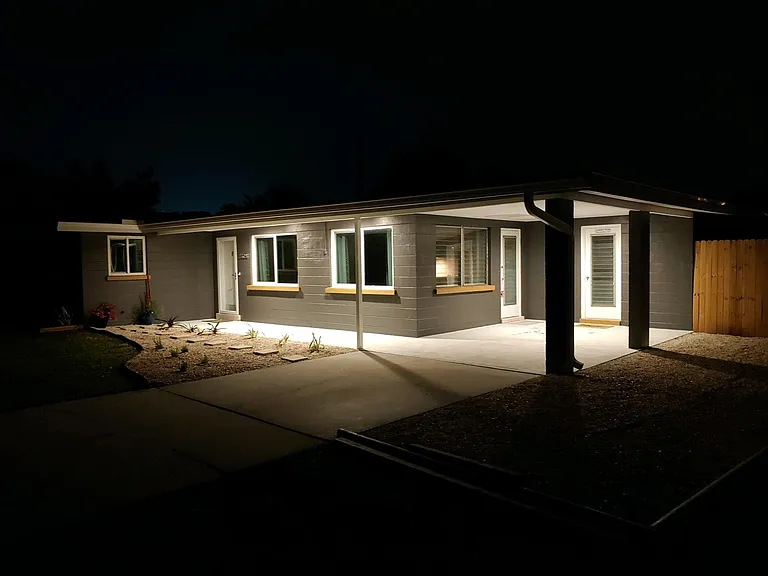 2308 La Salle St — Photo 1
