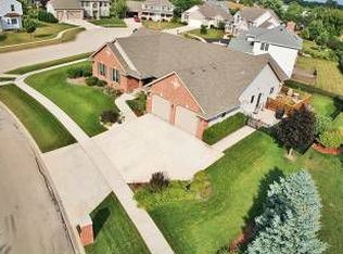 1410 Windfield Dr, Sycamore, IL 60178