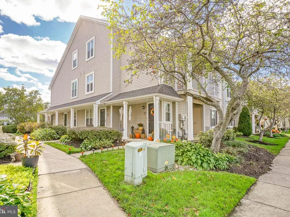 403 Saxony Dr, Mount Laurel, NJ 08054