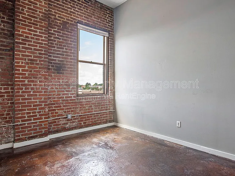 1510 W Broad St — Photo 75