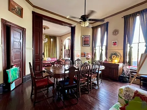 Middle room/bedroom, older pic