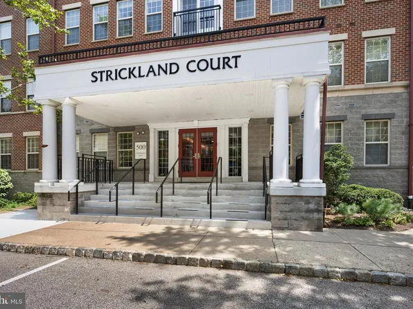 500 Admirals Way APT 106, Philadelphia, PA 19146