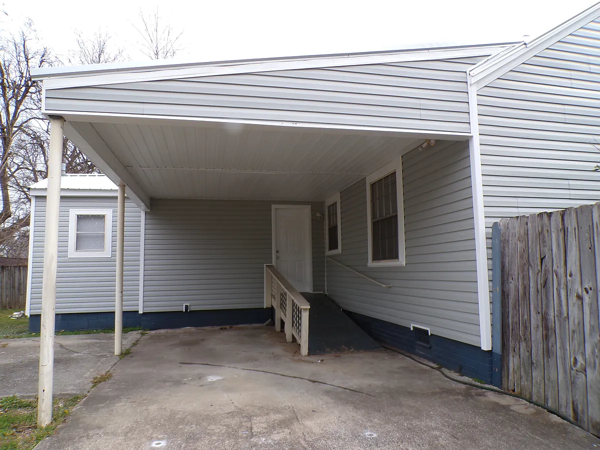 Building Photo - 2520 Avenue Lunit #A