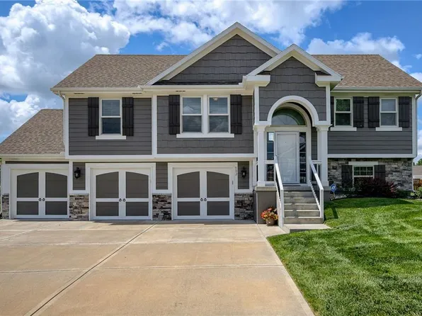 902 N Cypress Cir, Kearney, MO 64060