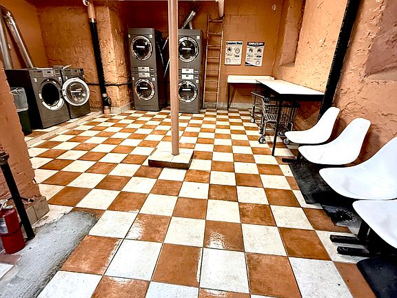 5th image of 2856 Webb Ave #4C