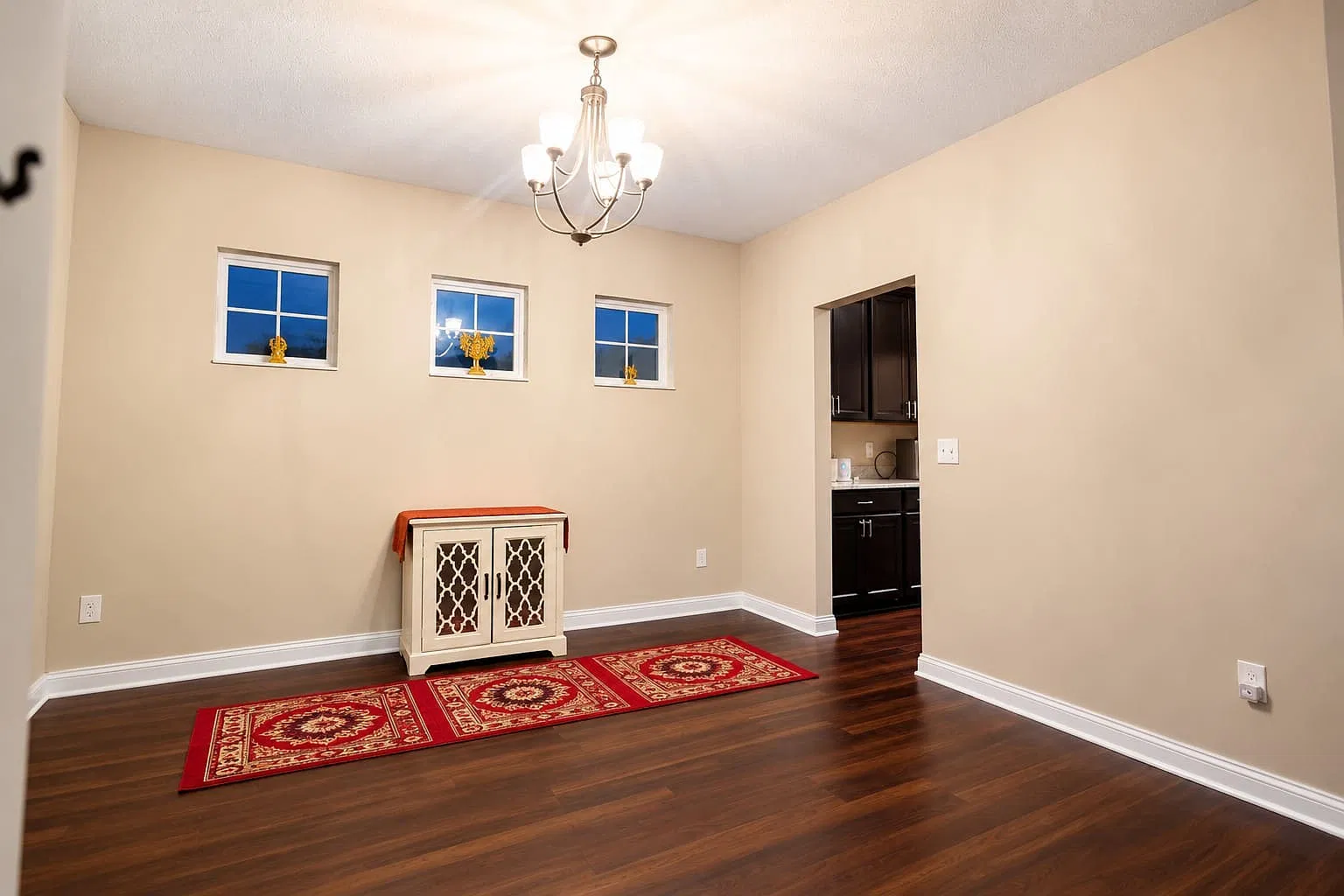 5 bed, 3933 sqft, $3,400 — Photo 4