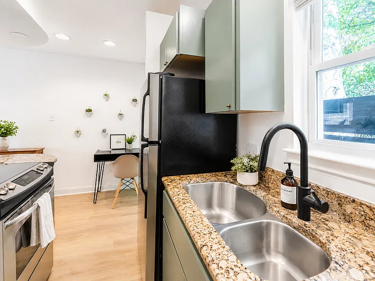 609 Blanco St #106 — Photo 11